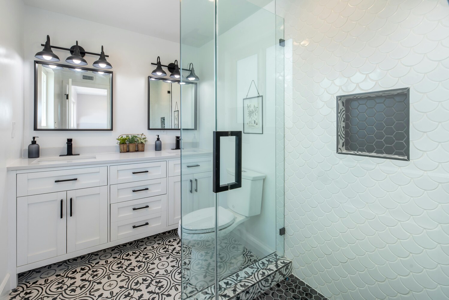 Wet Rooms vs. Traditional Showers for Twin Cities Bathrooms | Willet Remodeling